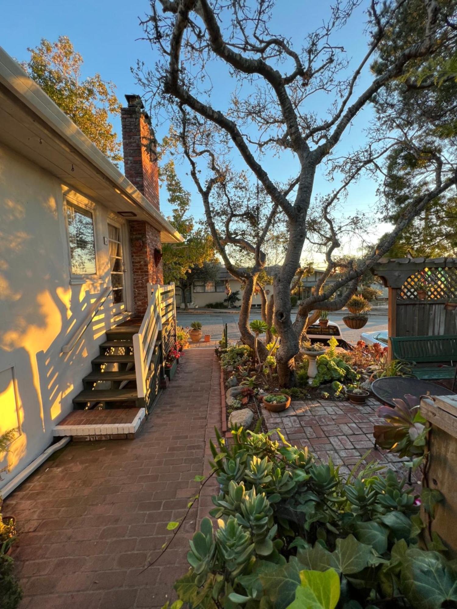 Carmel Garden Inn Екстер'єр фото