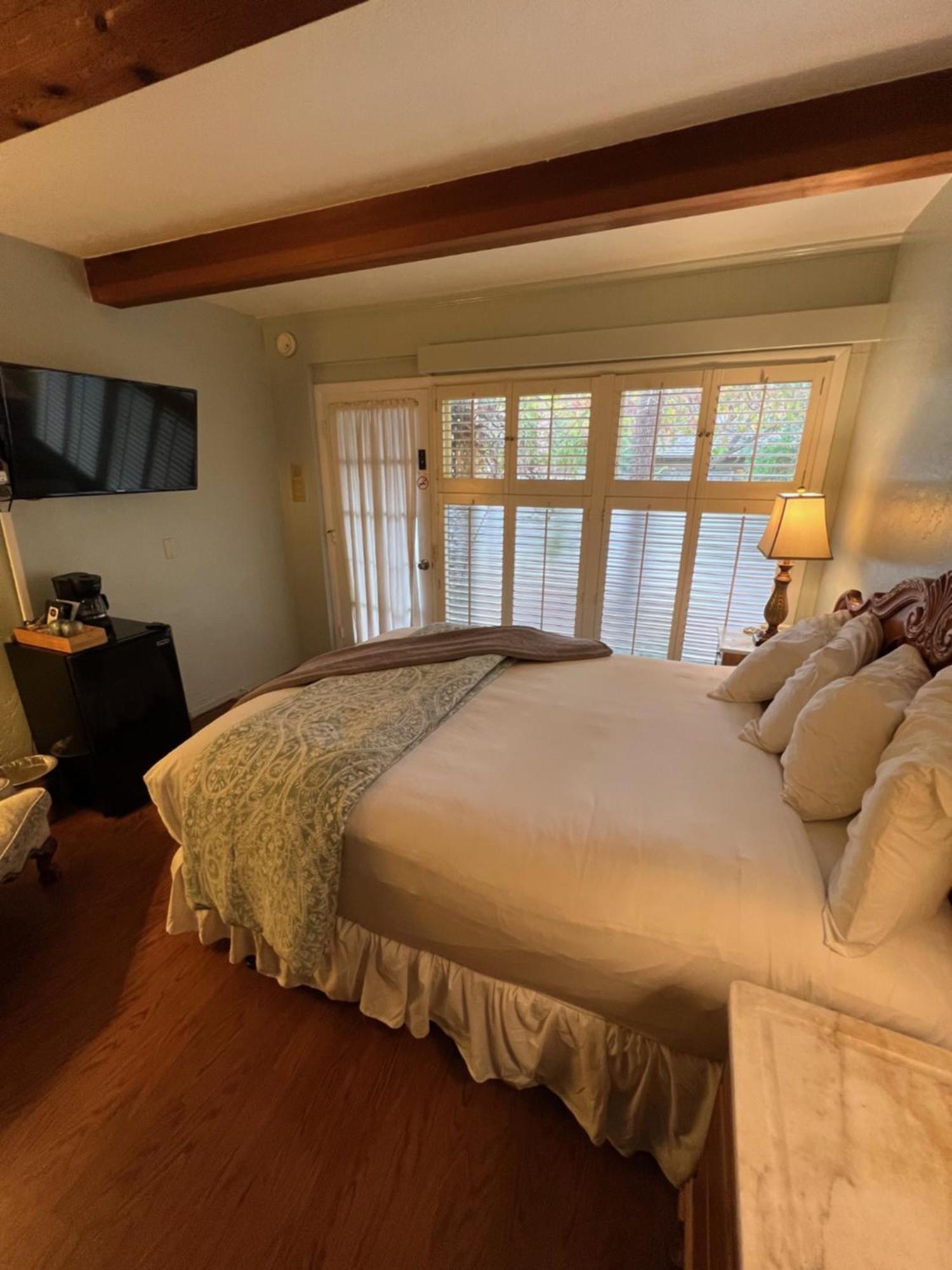 Carmel Garden Inn Екстер'єр фото